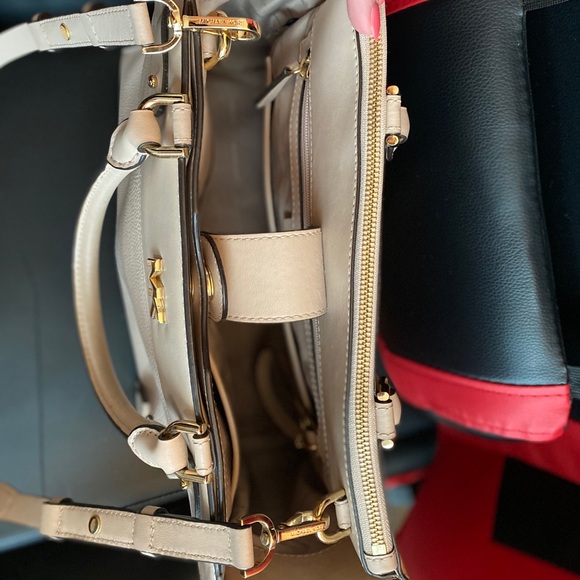 Michael Kors Bag - Picture 3 of 4